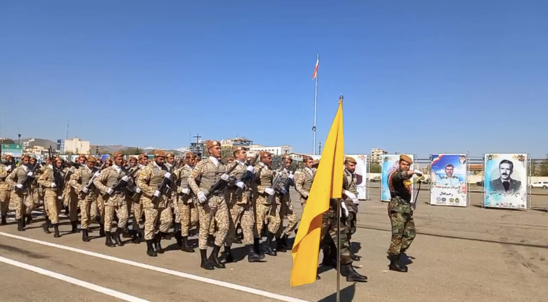 رژه نیروهای مسلح همزمان با روز ارتش در ارومیه