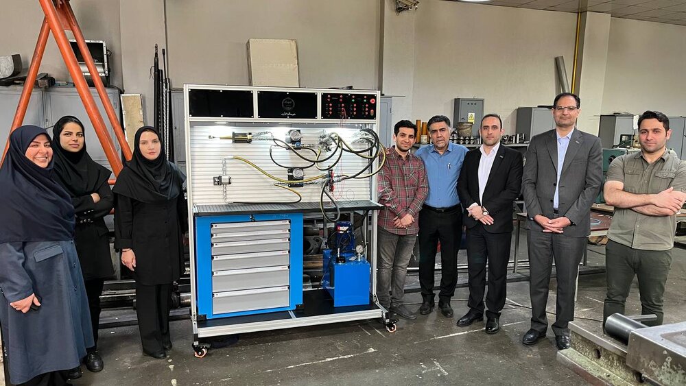 ساخت دستگاه آموزشی الکتروهیدرولیک توسط مهندسان سازمان جهاددانشگاهی صنعتی شریف