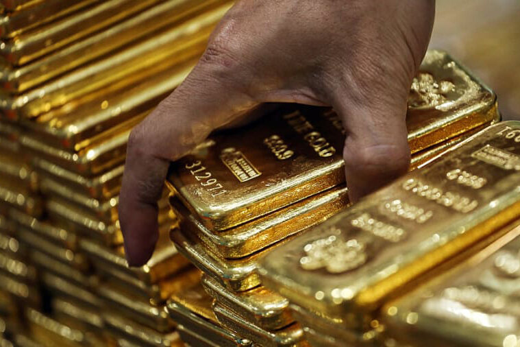 قیمت جهانی طلا به ۱٫۲۰۰ دلار در هر اونس سقوط می‌کند