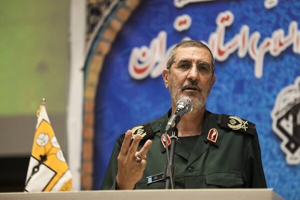 ملت ایران با اتکای بسیج جنگ را هدایت کردند