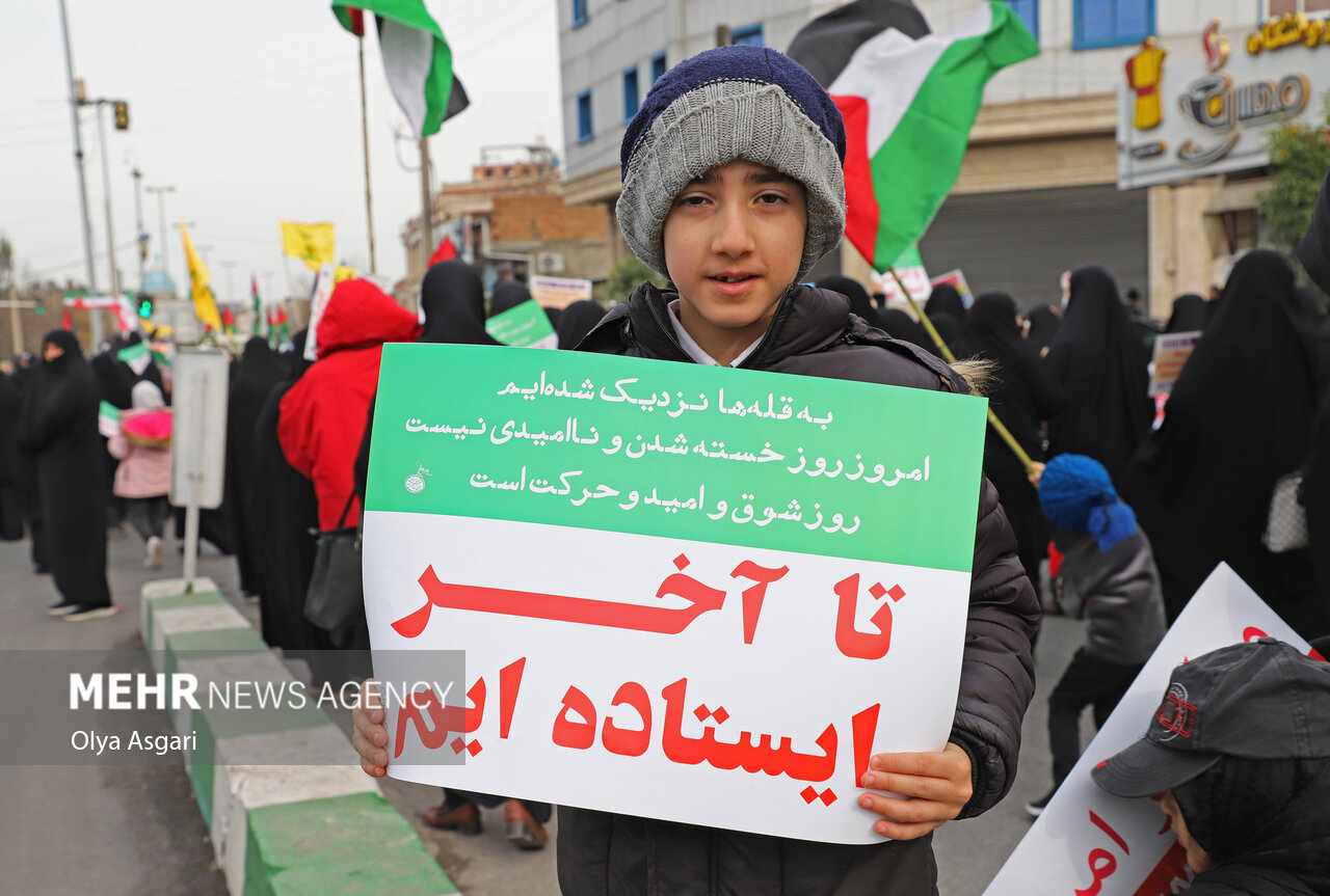 نمازگزاران شهر و استان تهران در محکومیت اسرائیل تظاهرات می کنند
